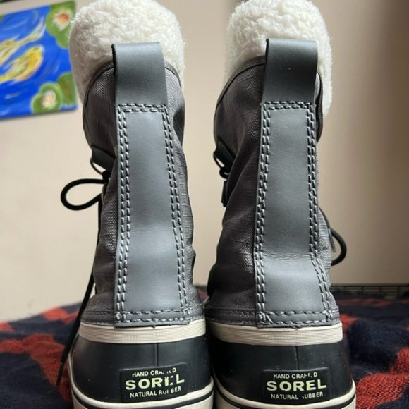Sorel women’s waterproof winter boots size 9 - Picture 8 of 11